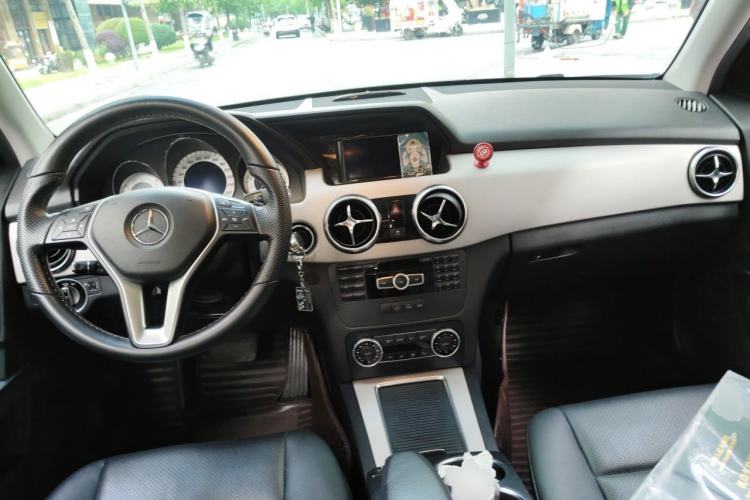 Used Mercedes-Benz GLK-Class 2014 GLK 260 4MATIC Dynamic Model Center Console