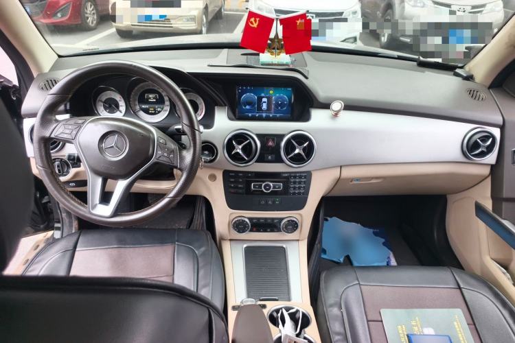 Used Mercedes-Benz GLK-Class 2014 GLK 260 4MATIC Dynamic Model Center Console