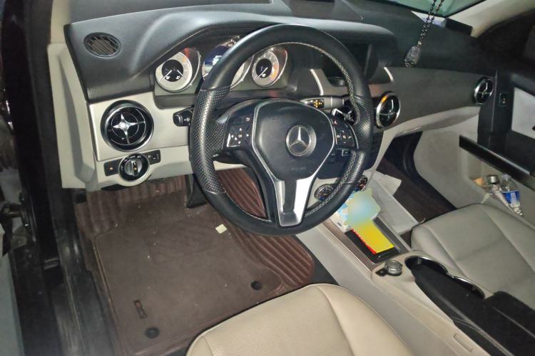 Used Mercedes-Benz GLK-Class 2014 GLK 260 4MATIC Dynamic Model Center Console