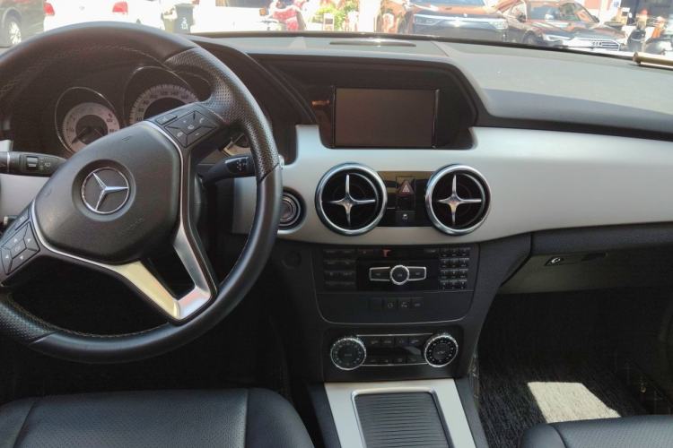 Used Mercedes-Benz GLK-Class 2014 GLK 260 4MATIC Dynamic Model Center Console