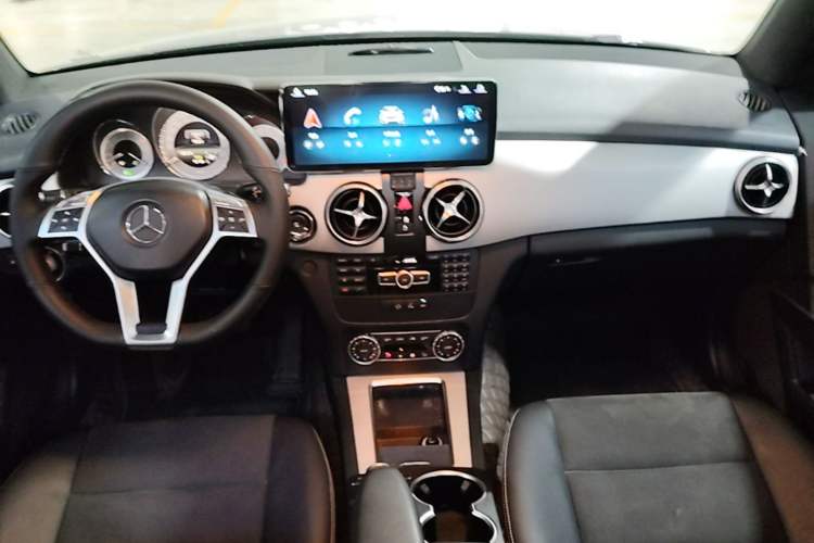 Used Mercedes-Benz GLK-Class 2014 GLK 200 Standard Model Center Console