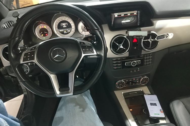 Used Mercedes-Benz GLK-Class 2014 GLK 200 Standard Model Center Console