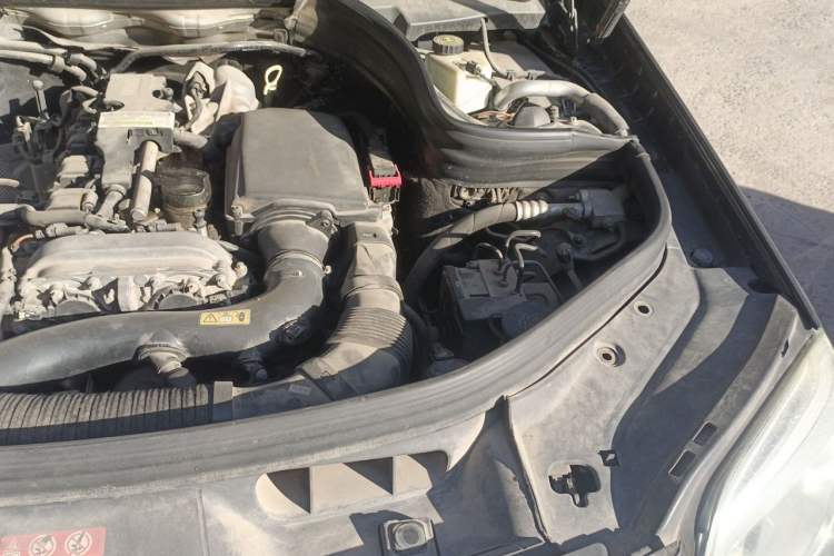 Used Mercedes-Benz GLK-Class 2014 GLK 200 Standard Model Engine Bay Left