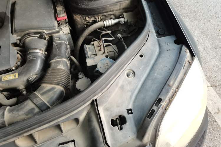 Used Mercedes-Benz GLK-Class 2014 GLK 260 4MATIC Dynamic Model Engine Bay Left