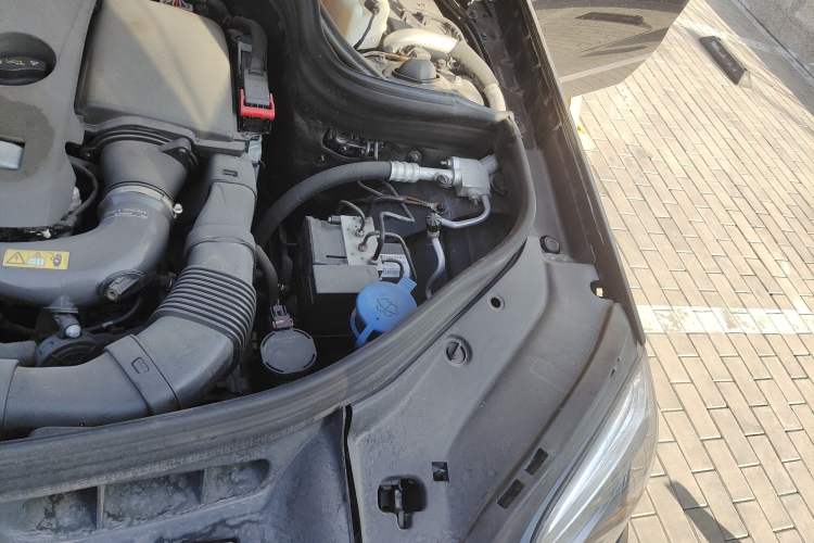 Used Mercedes-Benz GLK-Class 2014 GLK 200 Standard Model Engine Bay Left
