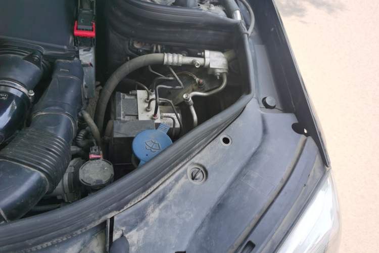 Used Mercedes-Benz GLK-Class 2014 GLK 260 4MATIC Dynamic Model Engine Bay Left