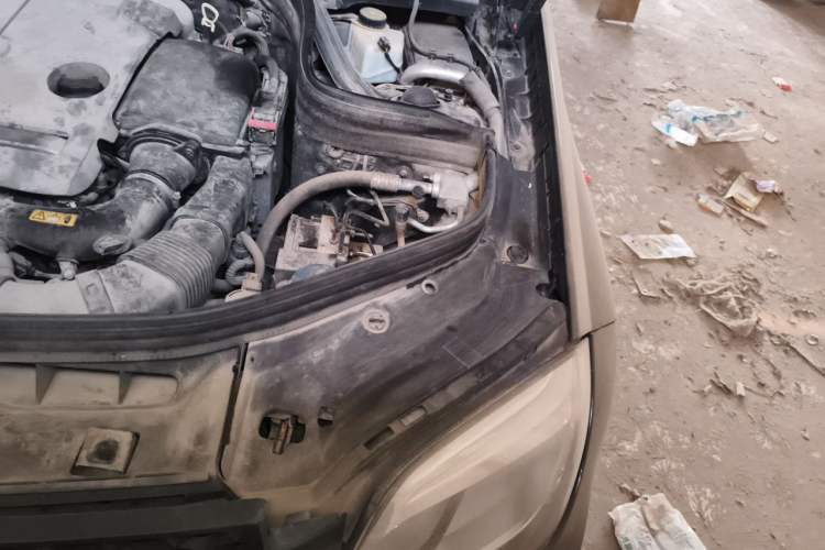 Used Mercedes-Benz GLK-Class 2014 GLK 260 4MATIC Dynamic Model Engine Bay Left