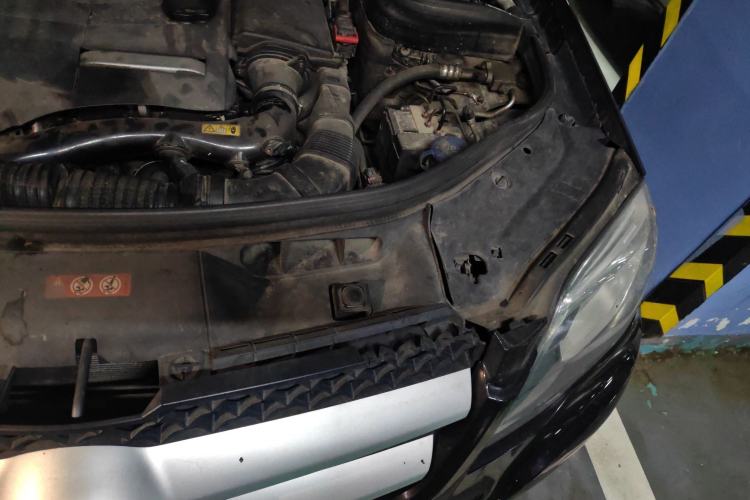 Used Mercedes-Benz GLK-Class 2014 GLK 260 4MATIC Dynamic Model Engine Bay Left