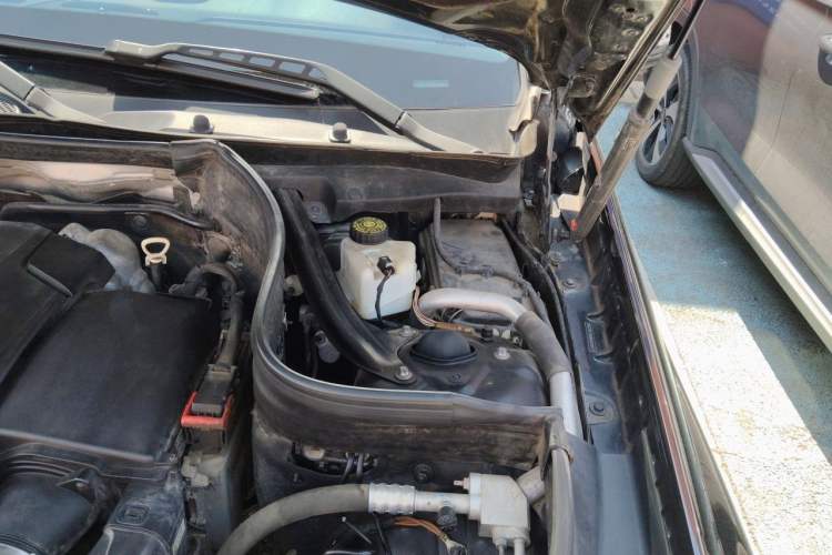 Used Mercedes-Benz GLK-Class 2014 GLK 260 4MATIC Dynamic Model Engine Bay Left