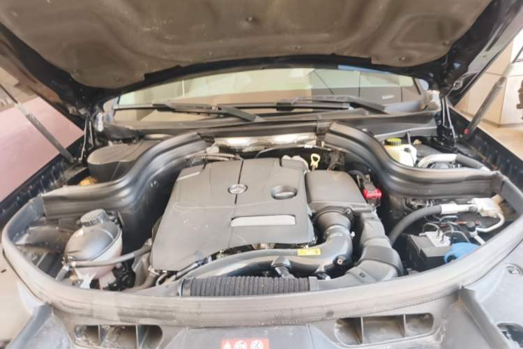 Used Mercedes-Benz GLK-Class 2014 GLK 200 Standard Model Engine Bay