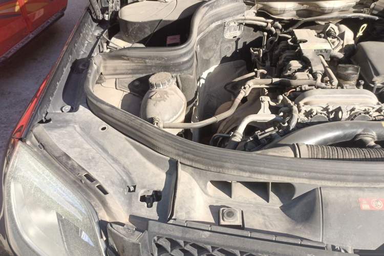 Used Mercedes-Benz GLK-Class 2014 GLK 200 Standard Model Engine Bay Right
