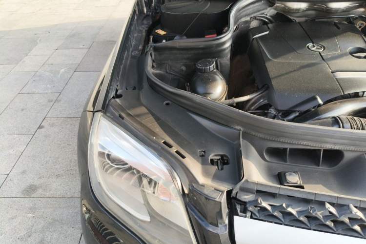 Used Mercedes-Benz GLK-Class 2014 GLK 260 4MATIC Dynamic Model Engine Bay Right