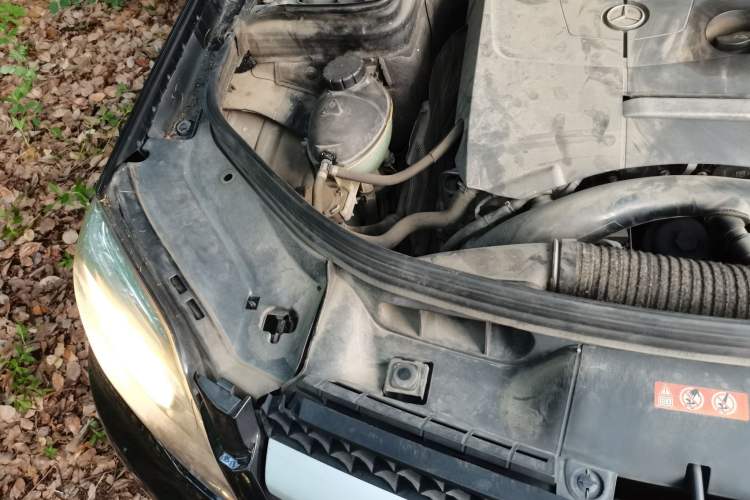 Used Mercedes-Benz GLK-Class 2014 GLK 260 4MATIC Dynamic Model Engine Bay Right