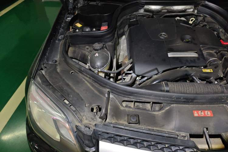 Used Mercedes-Benz GLK-Class 2014 GLK 260 4MATIC Dynamic Model Engine Bay Right