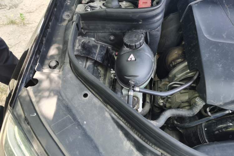 Used Mercedes-Benz GLK-Class 2014 GLK 260 4MATIC Dynamic Model Engine Bay Right