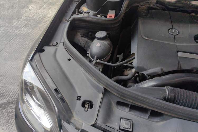 Used Mercedes-Benz GLK-Class 2014 GLK 260 4MATIC Dynamic Model Engine Bay Right