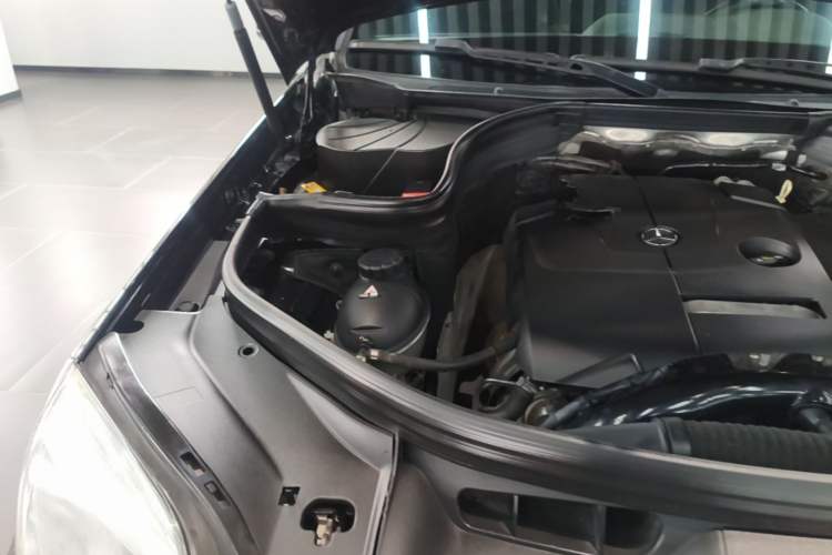 Used Mercedes-Benz GLK-Class 2014 GLK 200 Standard Model Engine Bay Right