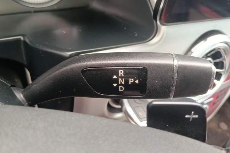 Used Mercedes-Benz GLK-Class 2014 GLK 260 4MATIC Dynamic Model Gear Lever