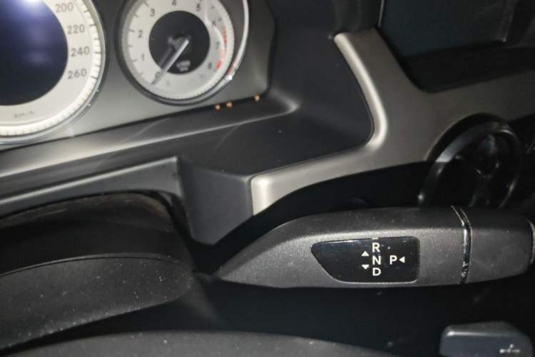 Used Mercedes-Benz GLK-Class 2014 GLK 260 4MATIC Dynamic Model Gear Lever