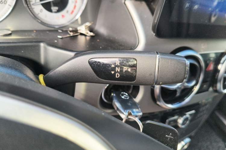 Used Mercedes-Benz GLK-Class 2014 GLK 260 4MATIC Dynamic Model Gear Lever
