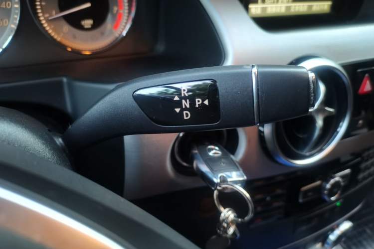 Used Mercedes-Benz GLK-Class 2014 GLK 260 4MATIC Dynamic Model Gear Lever