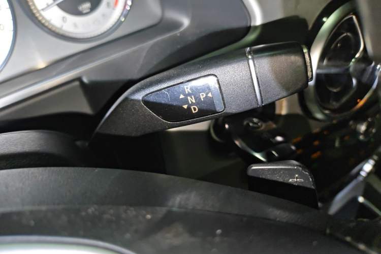 Used Mercedes-Benz GLK-Class 2014 GLK 260 4MATIC Dynamic Model Gear Lever
