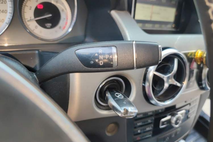 Used Mercedes-Benz GLK-Class 2014 GLK 260 4MATIC Dynamic Model Gear Lever