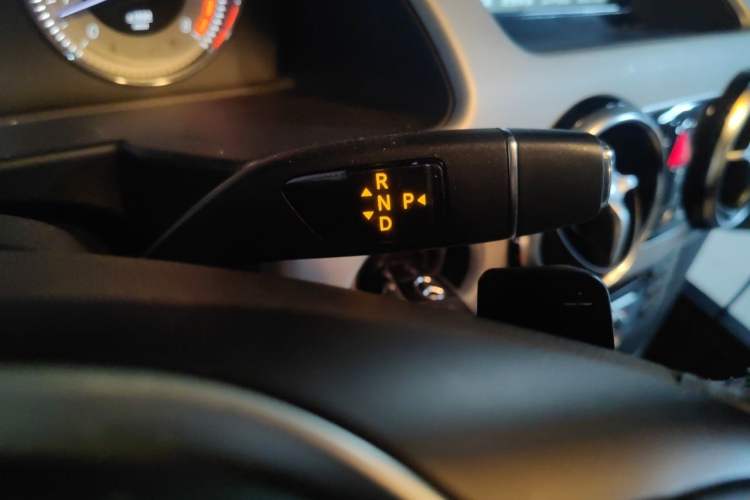 Used Mercedes-Benz GLK-Class 2014 GLK 260 4MATIC Dynamic Model Gear Lever