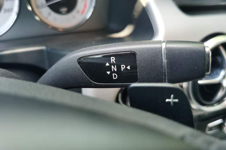 Used Mercedes-Benz GLK-Class 2014 GLK 260 4MATIC Dynamic Model Gear Lever