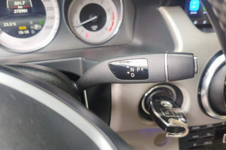 Used Mercedes-Benz GLK-Class 2014 GLK 260 4MATIC Dynamic Model Gear Lever