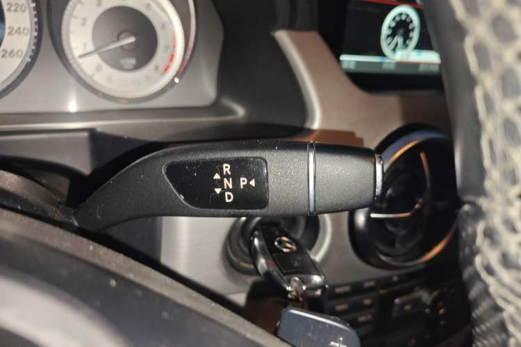 Used Mercedes-Benz GLK-Class 2014 GLK 260 4MATIC Dynamic Model Gear Lever
