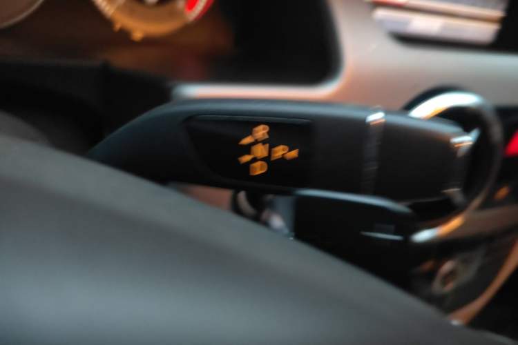 Used Mercedes-Benz GLK-Class 2014 GLK 260 4MATIC Dynamic Model Gear Lever