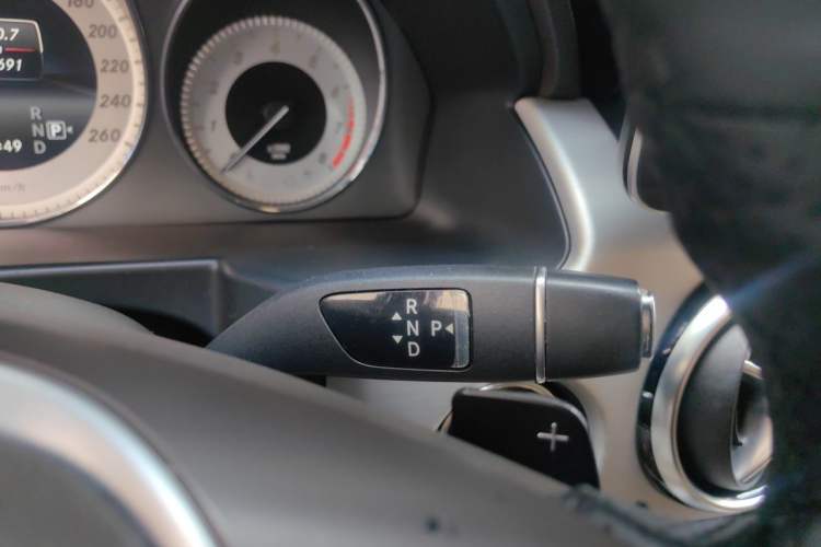 Used Mercedes-Benz GLK-Class 2014 GLK 260 4MATIC Dynamic Model Gear Lever