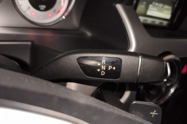 Used Mercedes-Benz GLK-Class 2014 GLK 260 4MATIC Dynamic Model Gear Lever