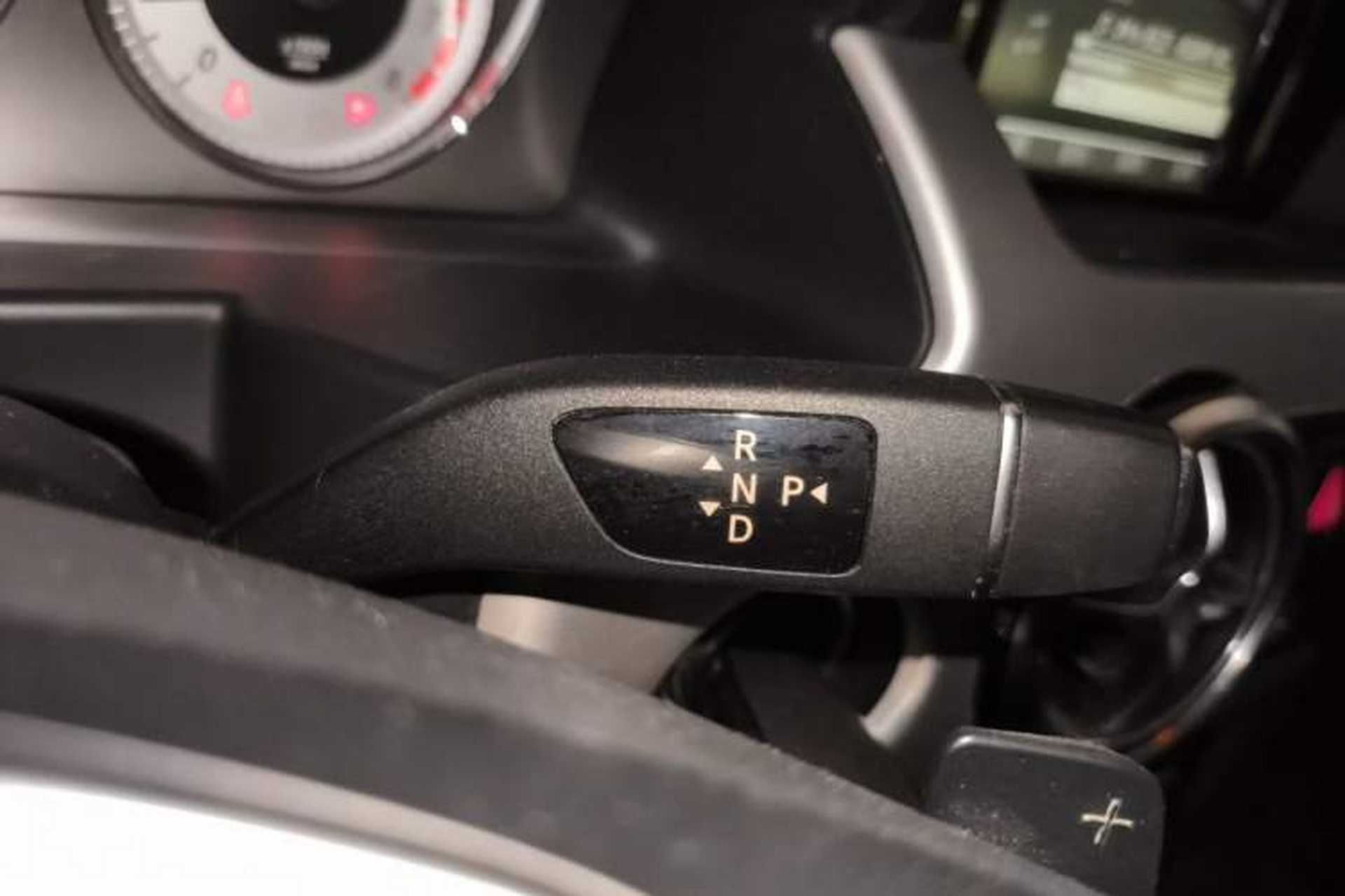 Used Mercedes-Benz GLK-Class 2014 GLK 260 4MATIC Dynamic Model Gear Lever