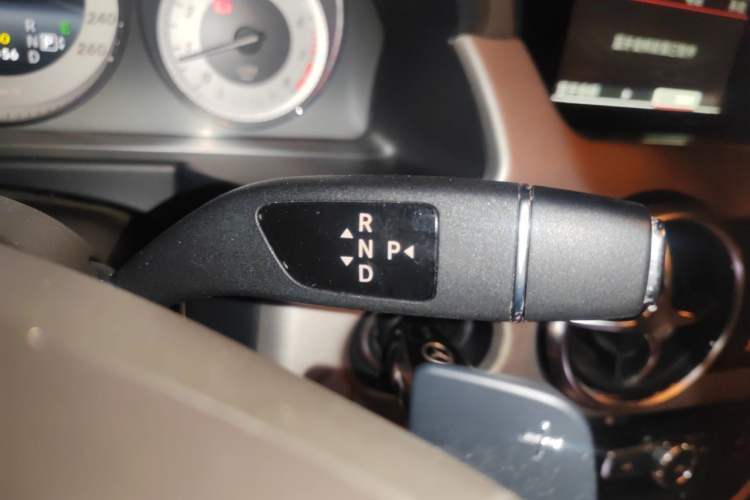 Used Mercedes-Benz GLK-Class 2014 GLK 260 4MATIC Dynamic Model Gear Lever