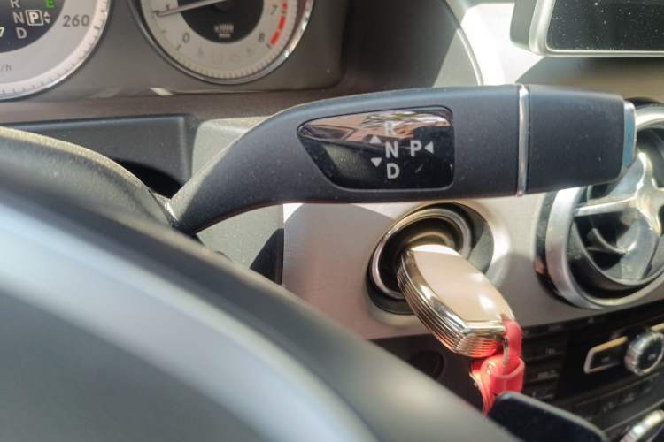 Used Mercedes-Benz GLK-Class 2014 GLK 260 4MATIC Dynamic Model Gear Lever