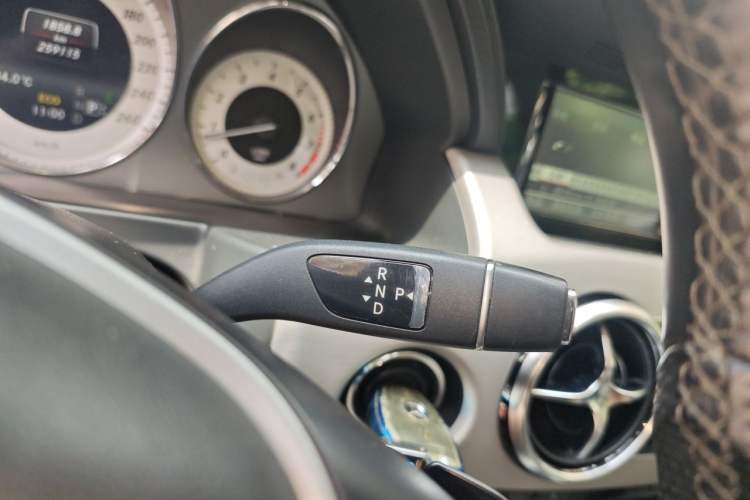 Used Mercedes-Benz GLK-Class 2014 GLK 260 4MATIC Dynamic Model Gear Lever