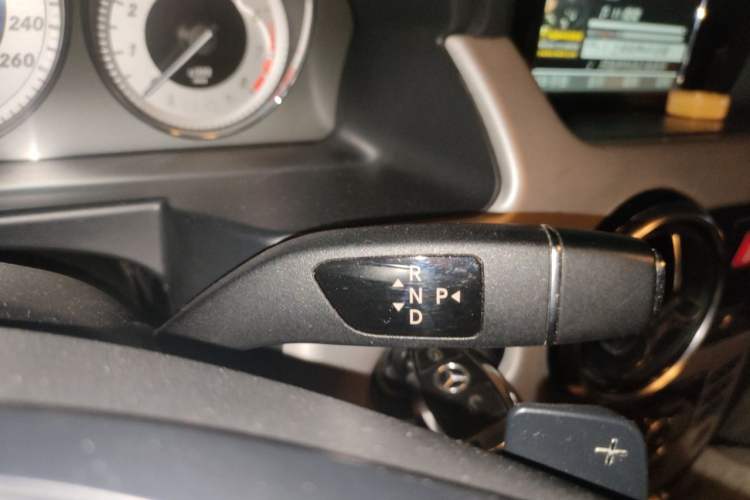 Used Mercedes-Benz GLK-Class 2014 GLK 260 4MATIC Dynamic Model Gear Lever