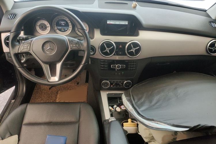 Used Mercedes-Benz GLK-Class 2014 GLK 260 4MATIC Dynamic Model Interior 2