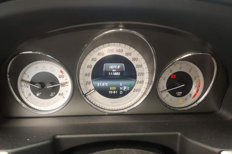 Used Mercedes-Benz GLK-Class 2014 GLK 260 4MATIC Dynamic Model Odometer Close Up