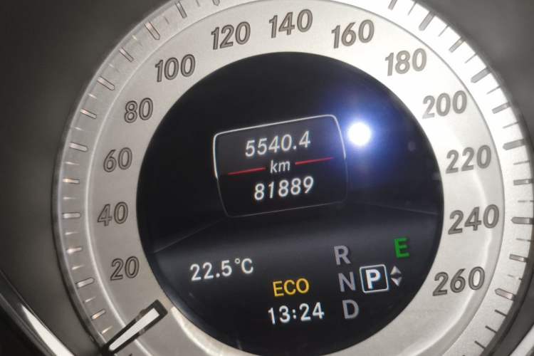 Used Mercedes-Benz GLK-Class 2014 GLK 200 Standard Model Odometer Close Up