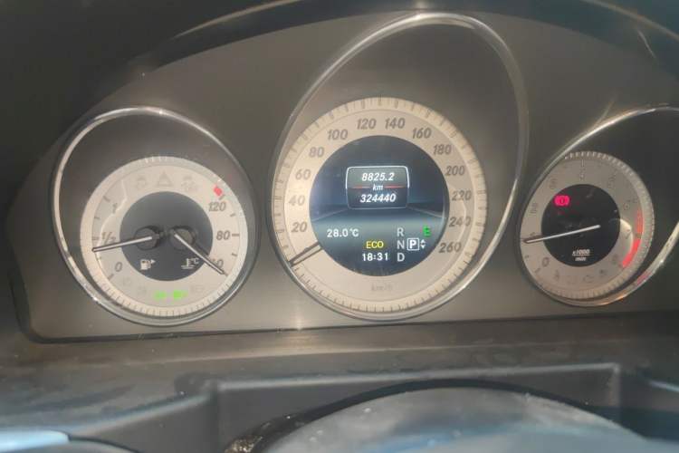 Used Mercedes-Benz GLK-Class 2014 GLK 260 4MATIC Dynamic Model Odometer Close Up
