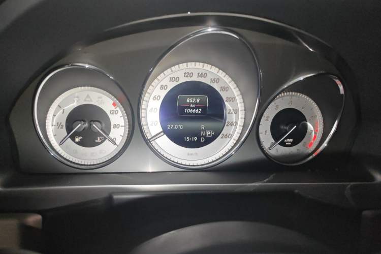 Used Mercedes-Benz GLK-Class 2014 GLK 260 4MATIC Dynamic Model Odometer Close Up