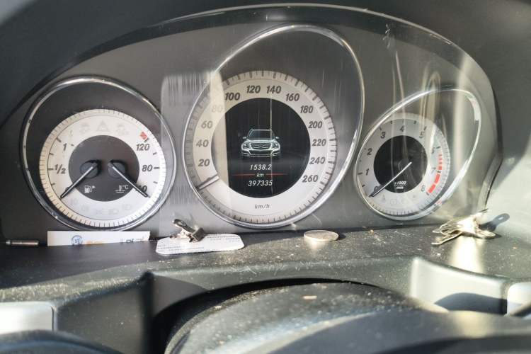 Used Mercedes-Benz GLK-Class 2014 GLK 260 4MATIC Dynamic Model Odometer Close Up