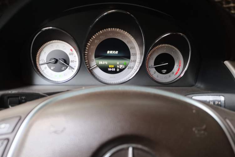 Used Mercedes-Benz GLK-Class 2014 GLK 260 4MATIC Dynamic Model Odometer Close Up