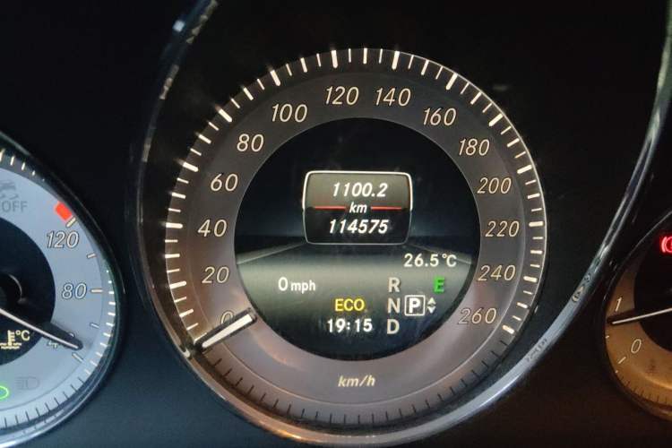 Used Mercedes-Benz GLK-Class 2014 GLK 200 Standard Model Odometer Close Up