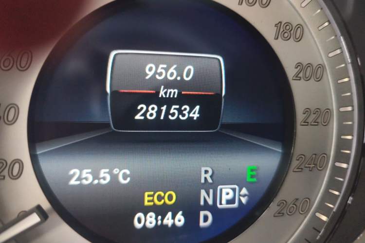 Used Mercedes-Benz GLK-Class 2014 GLK 200 Standard Model Odometer Close Up