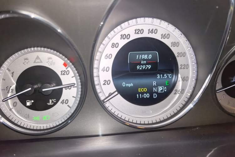 Used Mercedes-Benz GLK-Class 2014 GLK 200 Standard Model Odometer Close Up