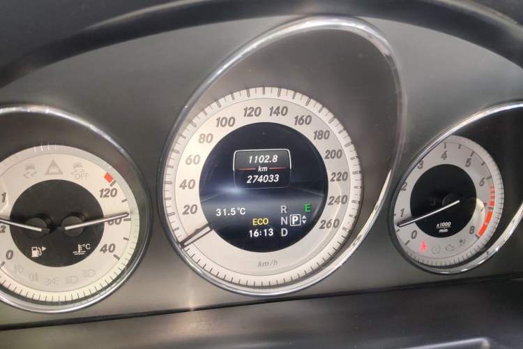 Used Mercedes-Benz GLK-Class 2014 GLK 200 Standard Model Odometer Close Up